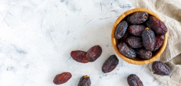 ما تفسير رؤية نزع نواة التمر في المنام؟