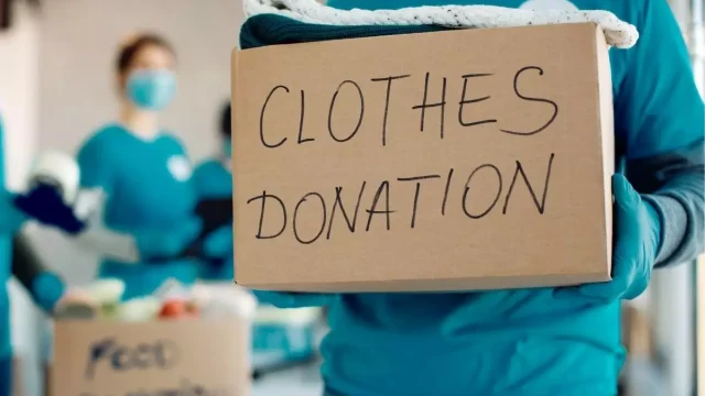 ما تفسير رؤية التبرع بالملابس في المنام لابن سيرين؟