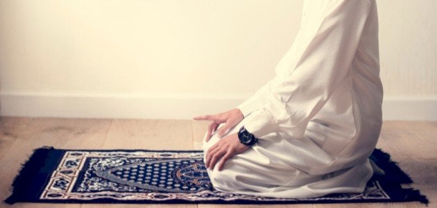 ما تفسير رؤية التشهد في الصلاة في المنام لابن سيرين؟