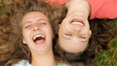 ما تأويلات ابن سيرين عن رؤية الدغدغة والضحك في المنام؟