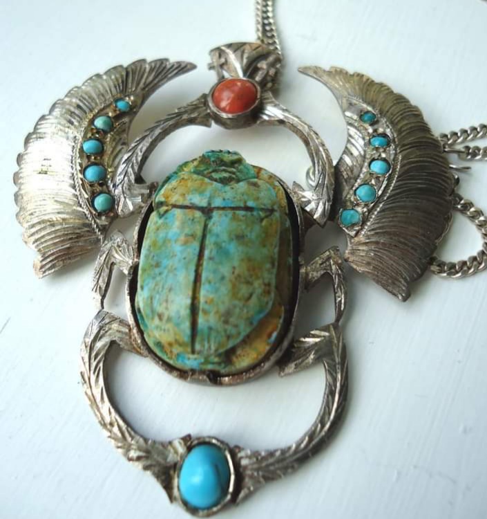 ما تفسير رؤية الجعران في المنام لابن سيرين؟