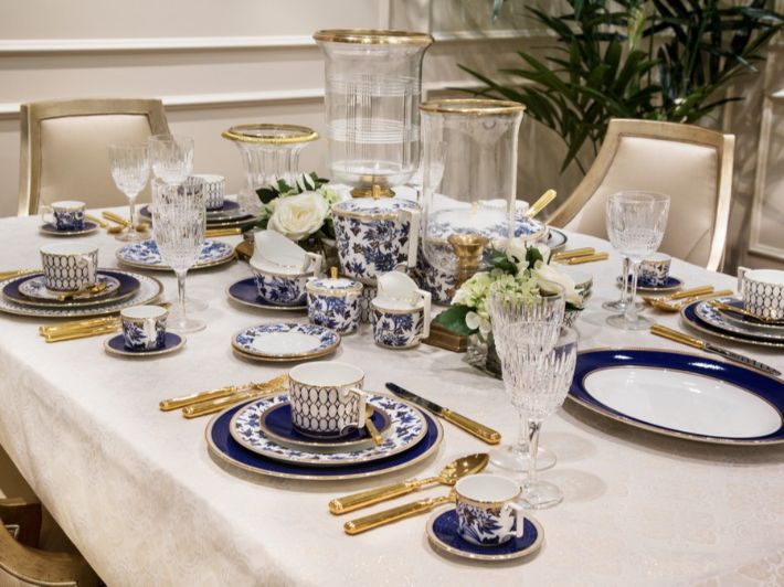 ما تفسير رؤية الجلوس على مائدة الطعام في المنام لابن سيرين؟