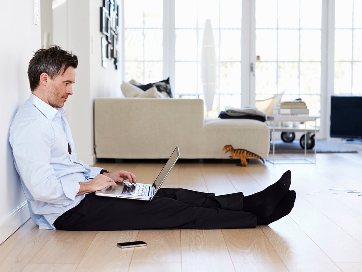 ما تأويلات ابن سيرين لرؤية الجلوس في الارض في المنام؟