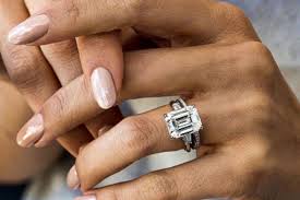 ما تأويلات ابن سيرين لرؤية الماس في المنام للعزباء؟