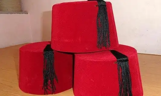 ما تأويلات ابن سيرين لرؤية الطربوش الأحمر في المنام؟