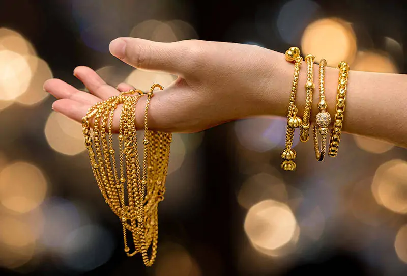 ما تأويلات ابن سيرين لرؤية الغوايش الذهب فى المنام للمتزوجه؟