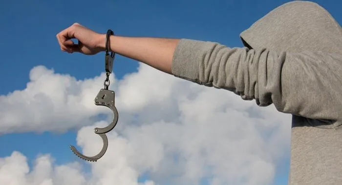 ما تفسير رؤية الدخول الى السجن في المنام لابن سيرين؟