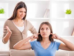 ما تأويل حلم الخصام مع الام في المنام للعزباء؟