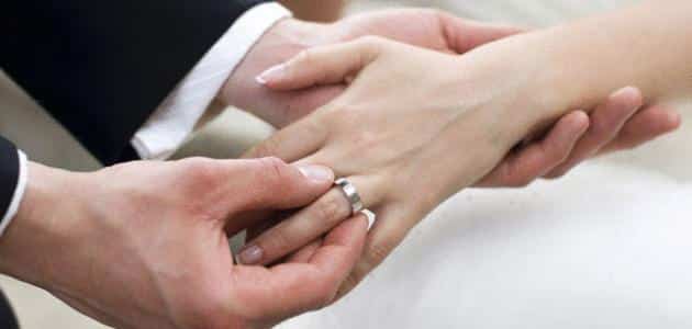 ما تفسيرات رؤية الخطوبة في المنام للاعزب؟