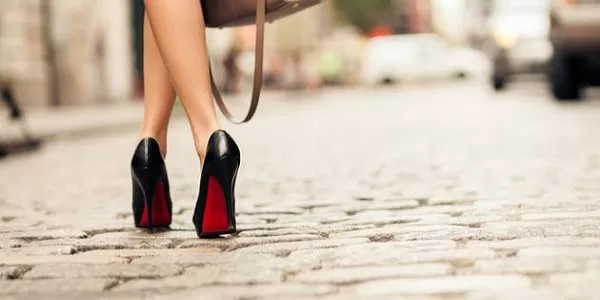 ما تأويلات ابن سيرين لرؤية الكعب العالي الاسود في المنام؟