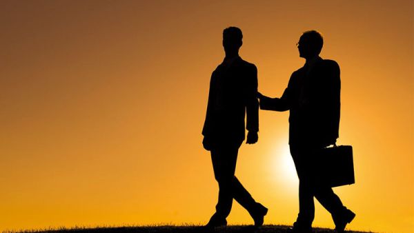 ما هو تفسير رؤية الميت يطلب من الحي السفر في المنام لابن سيرين؟