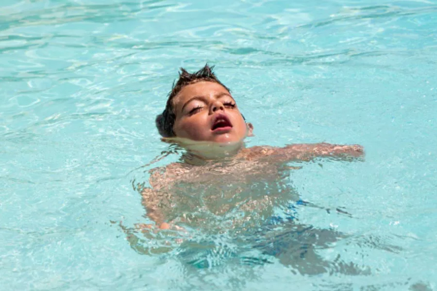 أهم تفسيرات حلم غرق طفل وموته في المنام لابن سيرين