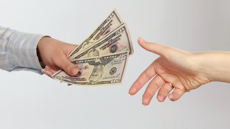 تعرف على تفسير حلم ميت يعطي فلوس في المنام لابن سيرين