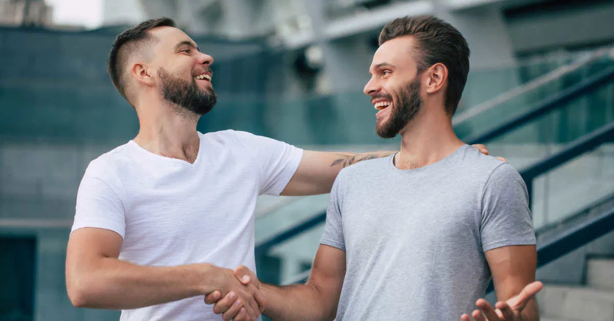 تعرف على تفسير رؤية الأخ في المنام لابن سيرين