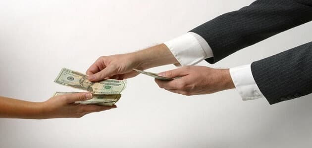 أهم 20 تفسير لحلم شخص يعطيك فلوس للمتزوجة لابن سيرين