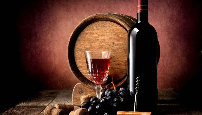 أهم 20 تفسير لحلم شرب الخمر للرجل لابن سيرين